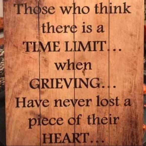 My closet is packed! Help me clear it out! 😊 - Picture 6 of 6